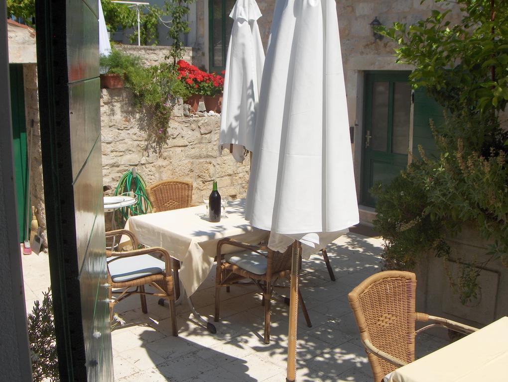 Guest House Lucijo Vrboska Eksteriør billede