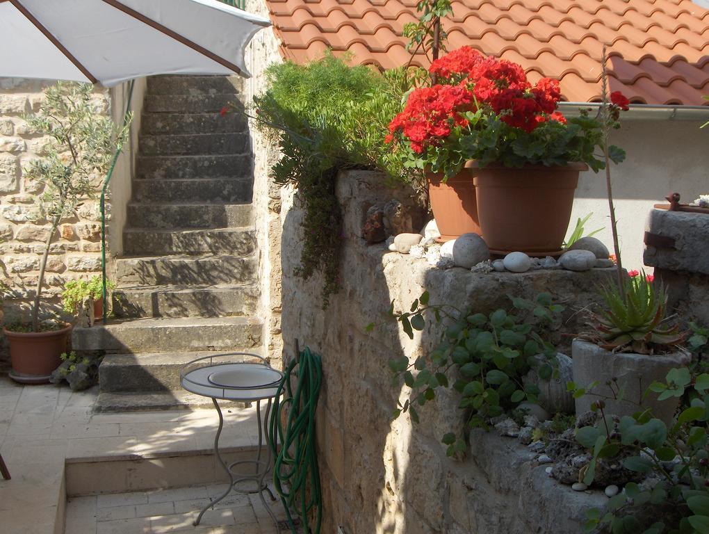 Guest House Lucijo Vrboska Eksteriør billede